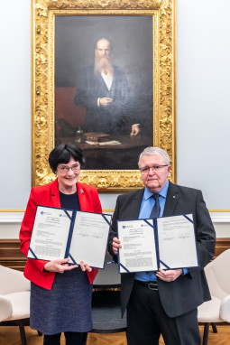 The President of the Academy of Sciences of the Czech Republic and the Director of the Technology Centre Prague signed a Memorandum of Mutual Cooperation