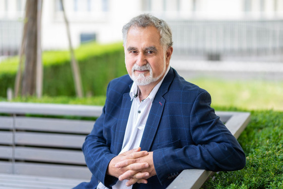Jan Hrušák předal předsednictví ESFRI Janě Kolar